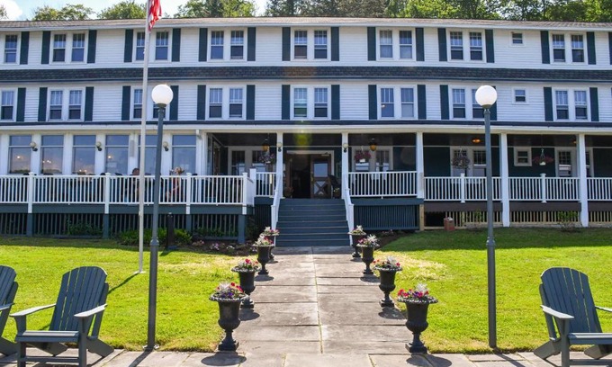Deposit Hotel | Chestnut Inn at Oquaga Lake