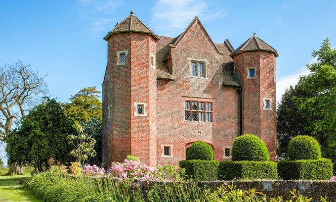 Upton Cressett Villa | Chevaliers Gatehouse