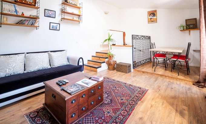 Quartier Canrobert Apartment | Chez ma petite Reine, 2-room apartment, city center, near train station