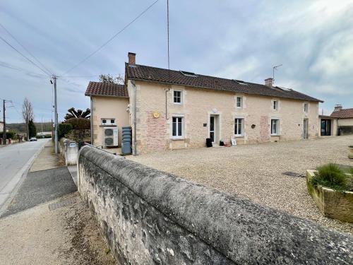 Lussac-les-Chateaux House | Chez Marcel - Maison 3 chambres