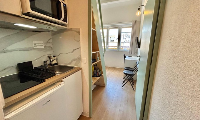 4th Arrondissement Apartment | Chez Martin - Studio Timone St Pierre Palais omnisports