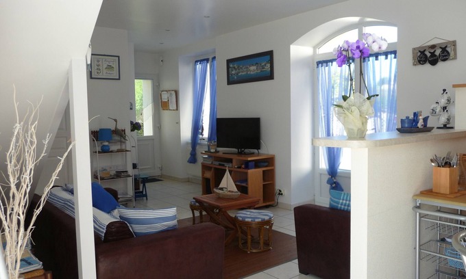 Plouhinec House | "Chez Tante Na" Detached, renovated, bright family house.