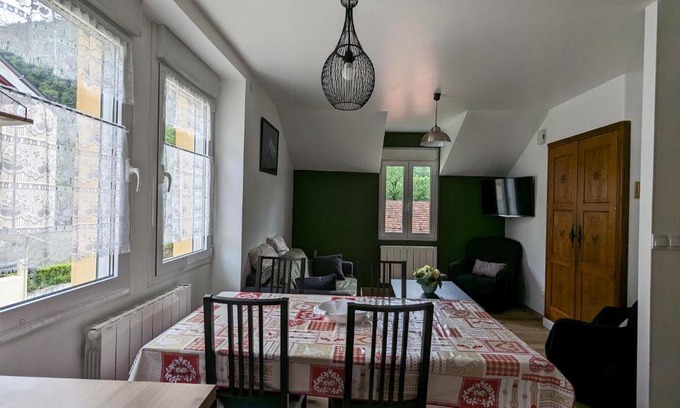 Savignac-les-Ormeaux Apartment | Chez Thythy