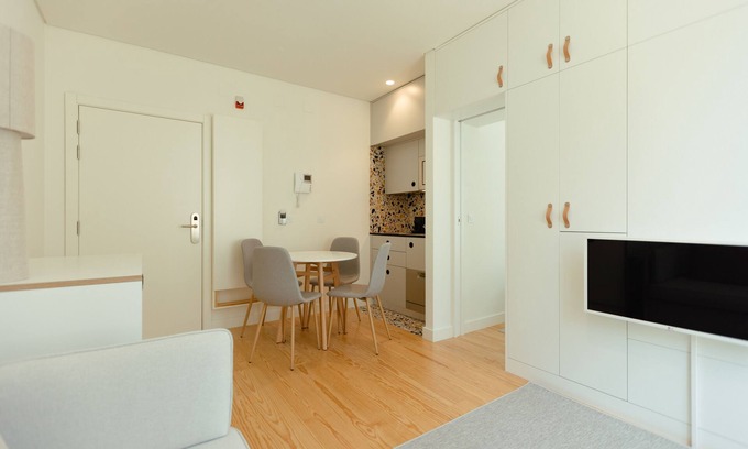 Sacramento Apartment | Chiado Trindade Apartment - 2B Touriga Nacional