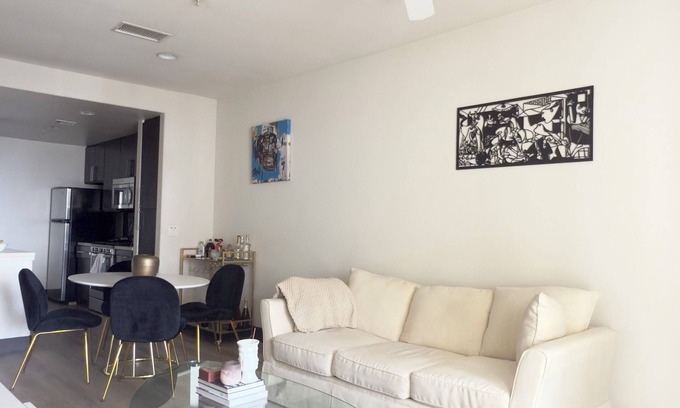 Los Angeles Apartment | Chic 1-bedroom apartment in marvelous West Hollywood with fitness room, AC