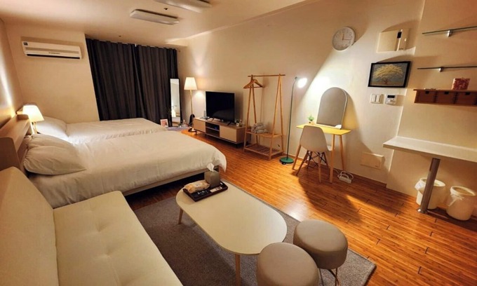 Yeoksam Apartment | Chic 1-bedroom apartment with WiFi, AC in phenomenal Seoul