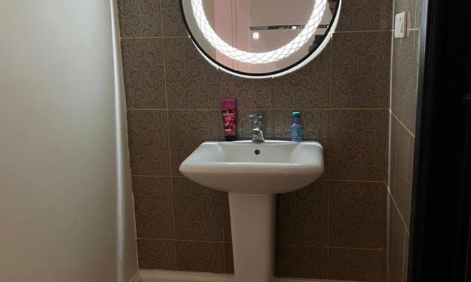 Riyadh Apartment | Chic 1-bedroom apartment in vibrant Riyadh with WiFi, AC