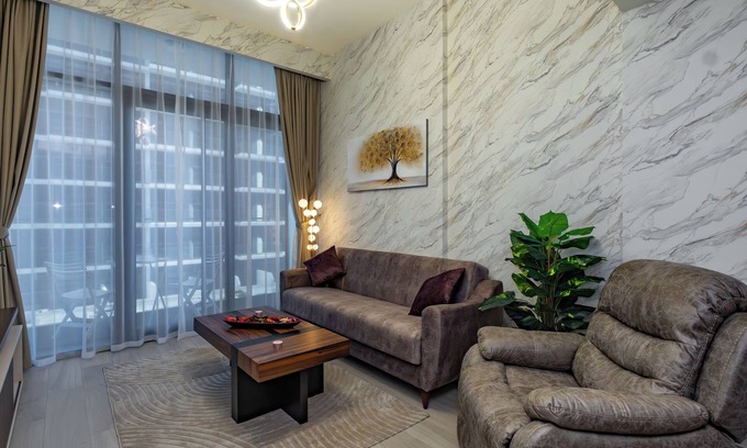 Nad Al Sheba House | Chic 1-bedroom with fitness Swiming pool , WiFi in awesome Dubai