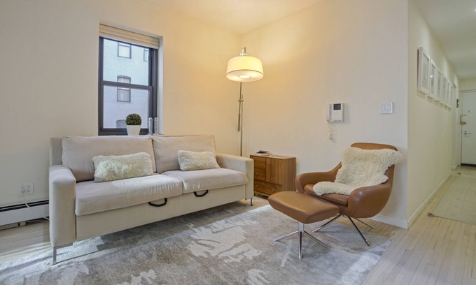 Midtown West Apartment | Chic 1-bedroom with WiFi & AC in vibrant New York
