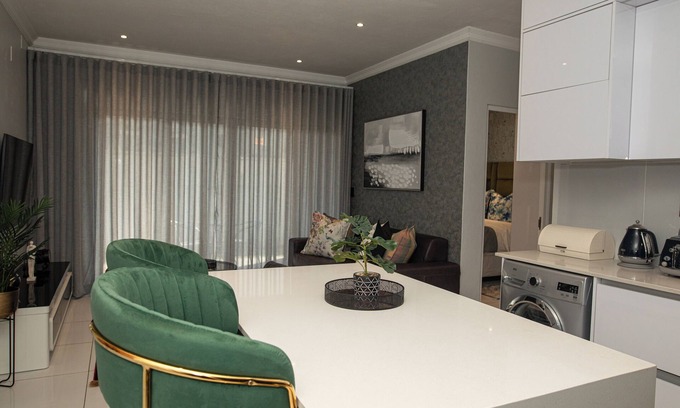 Nieuw Muckleneuk Apartment | Chic 2-bedroom apartment with WiFi, fitness room in vibrant Pretoria