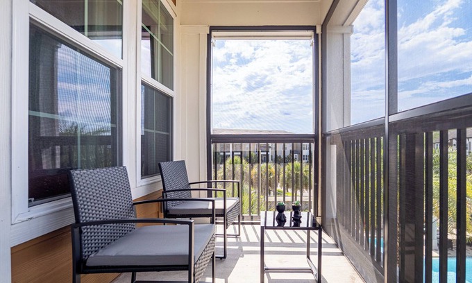Southeast Orlando Apartment | Chic 2-bedroom apartment in amazing Orlando with WiFi, AC, fitness room and pool