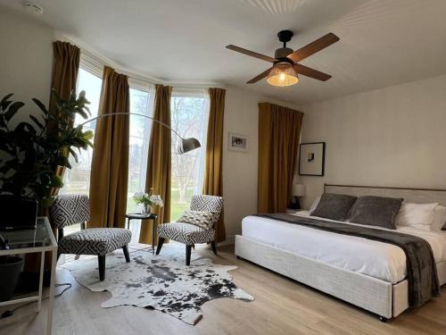 Garden District Apartment | Chic 2 Bedroom with Parking