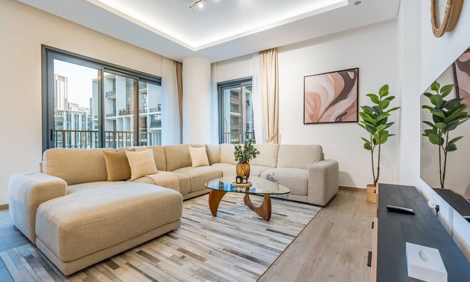 Al Wasl Apartment | Chic 2BR in Central Park Building 1, Al Wasl by Deluxe Holiday Homes