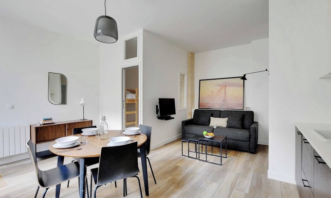Quartier de la Folie-Mericourt Apartment | Chic Apartment -2BR/6P- Oberkampf/République