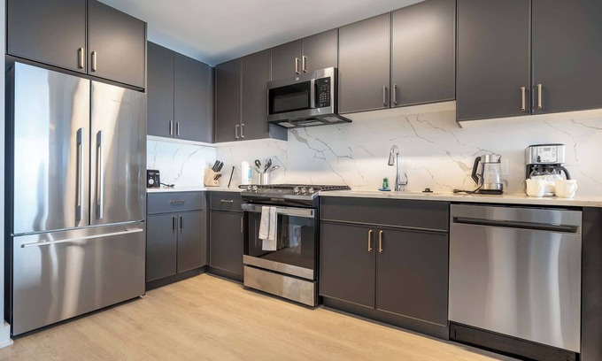 New Rochelle Apartment | Chic Apt with Indoor Pool & Gym