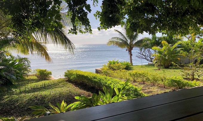 Cascavelle Cottage | Chic beach retreat, cozy and artsy ! Sunset and ocean views on beach in Tamarin