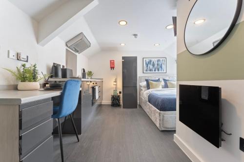 Nottingham City Centre Apartment | Chic City Loft - Central - Contractors - 1 Bed