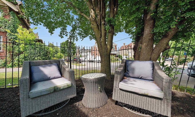 Near East Columbus Apartment | Chic City Retreat 93B