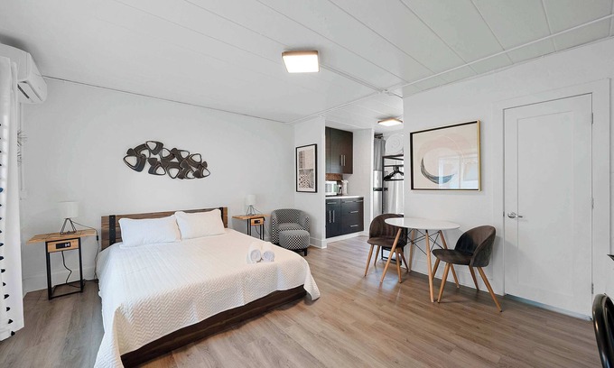 Near East Columbus Apartment | Chic City Retreat 93B
