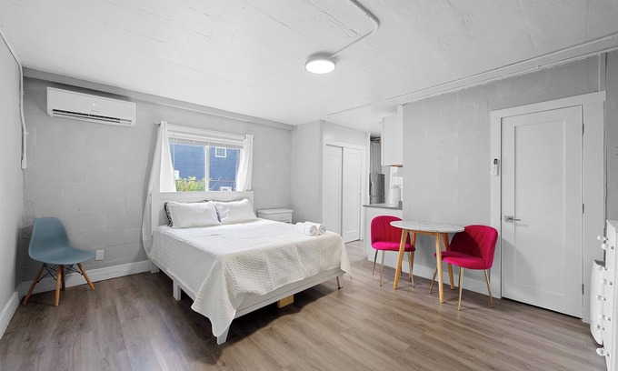 Olde Towne East Apartment | Chic City Retreat 93D