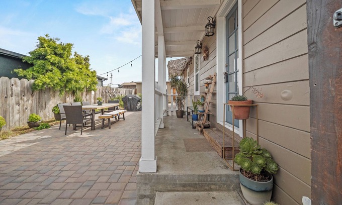 Seaside House | Chic comfort just a stroll from the sea!
