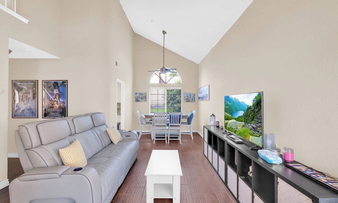 Fontana House | Chic & Comfy Home Near Airport Pet-Friendly