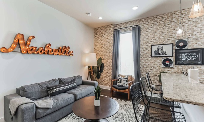 West End Condo | Chic Condo for 4 Near West End!
