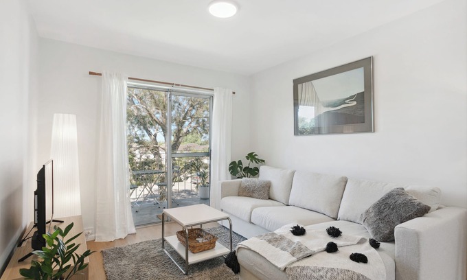 Karrinyup Apartment | Chic Cozy 2 Bedroom Apartment Near Beach