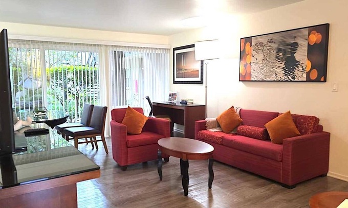 Westwood House | Chic & Cozy at Westpark Luxe – Complimentary Parking