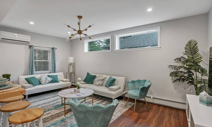 Greenwood Lake House | Chic, Cozy, Newly-Remodeled Cottage with Deck