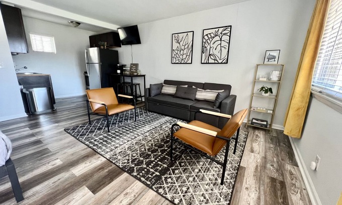 Melrose Apartment | Chic Downtown Studio - Convenient to Broadway!