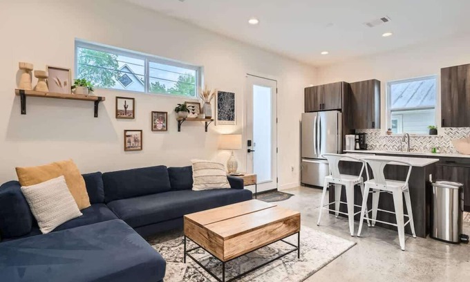 Govalle House | Chic East Austin Home-New-Walkable-Private Yard