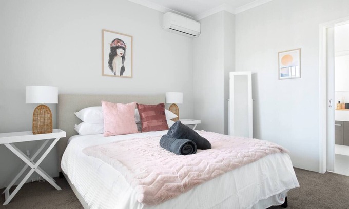 Attadale Apartment | Chic Exec 2bdr 2bath -River,FREO,Parking,AC