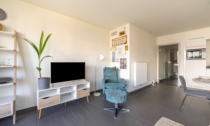 Vogelzang Apartment | Chic Flat Near Ostend Beach