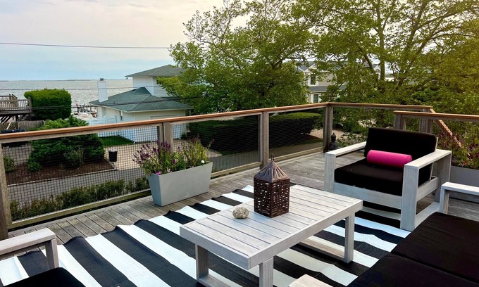 Remsenburg House | Chic Hamptons Beach House With Water Views, Bay Beach, And Hot Tub