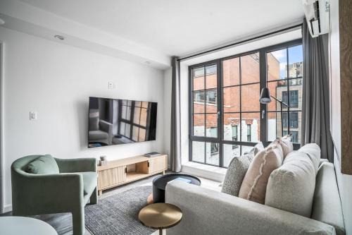 Central New York City Apartment | Chic Midtown 2Bedroom Cozy & Modern Retreat in Hells Kitchen