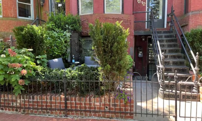 Logan Circle Apartment | Chic Modern Retreat With Complimentary Parking