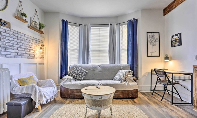 Forest Hill Apartment | Chic Newark Escape w/Balcony < 14 Mi to NYC!