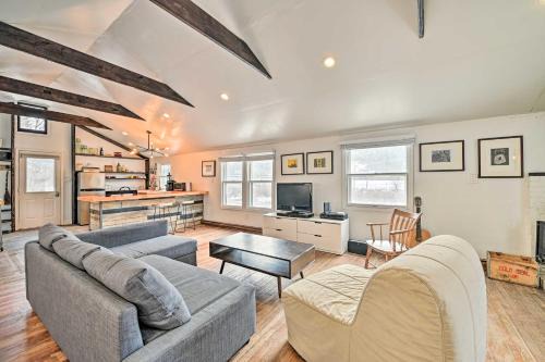 Prattsville Apartment | Chic Prattsville Studio with Private Hot Tub!