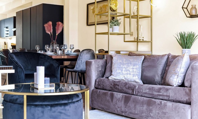 Brixton Hill Apartment | Chic Retreat Residences: 3 BD Haven - Sleeps 10