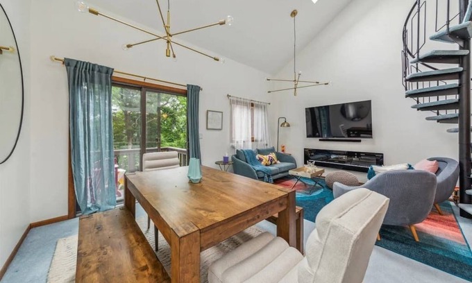 Vernon Condo | Chic-Retro Ski Loft | Mountain Creek slope-side