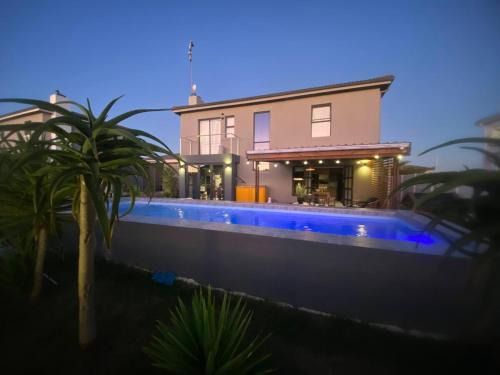 Bloubergstrand Villa | Chic & Sleek