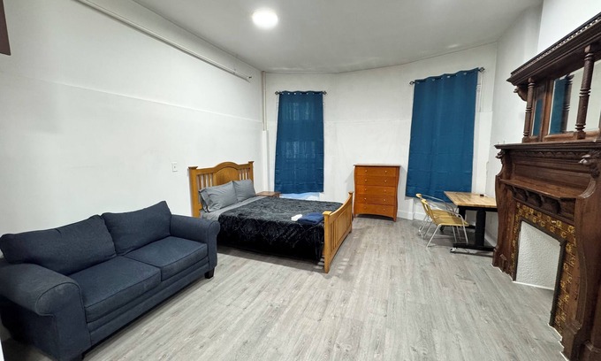 Central Park North Apartment | Chic Studio apartment in New York with WiFi, AC #2