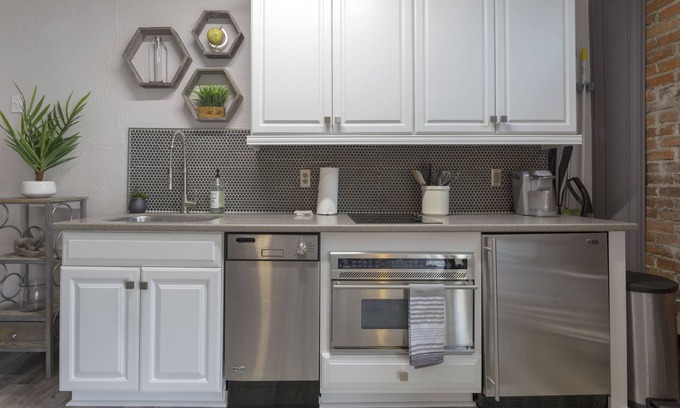 Historic District - North Apartment | Chic Studio On Oglethorpe Square | Perfect Location | Walk Everywhere