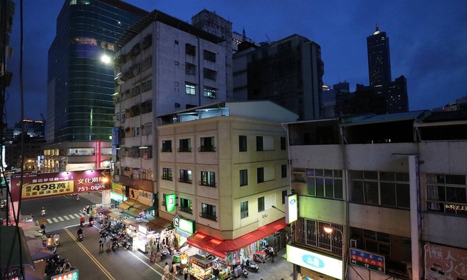 Kaohsiung City Centre Apartment | Chic studio room with everything you need