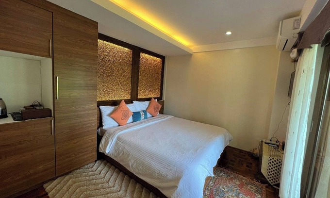 Tagaytay Cabin | Chic Suite with Mountain View + Zen Room Access
