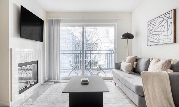 Morse Park Apartment | Chic Sunnyvale 1BR w/Gym, W/D & Coworking, walk to Google, by Blueground