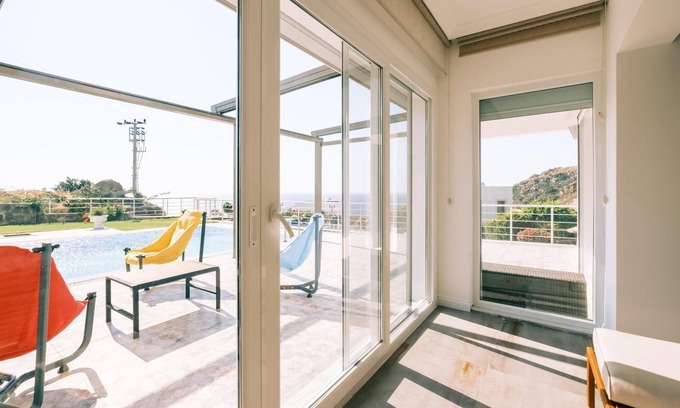 Gundogan Villa | Chic Villa w Patio Pool 3 min to Beach in Bodrum