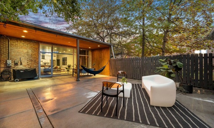 North Park House | Chicago Riverhouse with private fenced in oasis