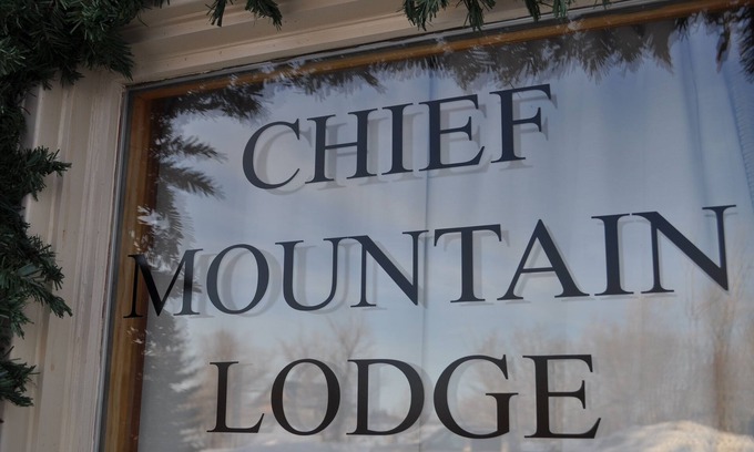Mountain View Cabin | Chief Mountain Lodge where prairie meets the mountains. 15 min. from Waterton